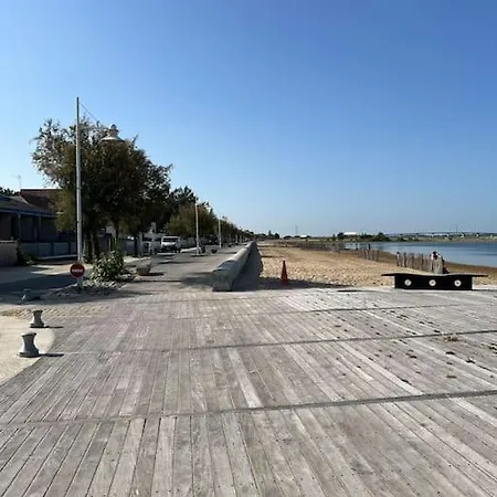 La Famille à Pied *